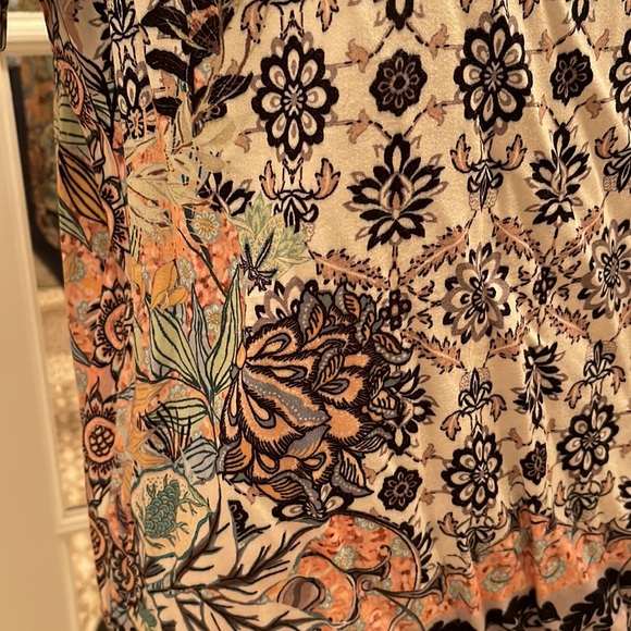 Hale Bob M Floral Short Sleeve Top in NEW Condition Poly/Spandex Blend - Picture 12 of 15